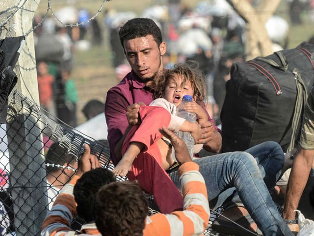 Tin tức trong ngày - Dân cắt rào biên giới bỏ chạy dưới họng súng IS