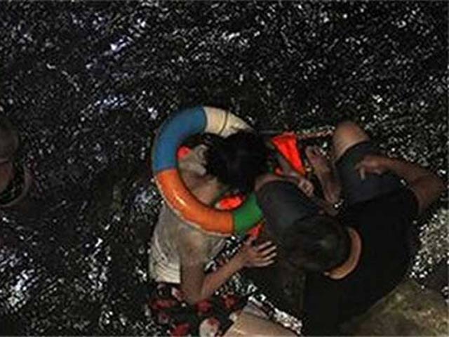 Tin tức trong ngày - TQ: Khiếp đảm vì nhảy xuống sông thối tự tử