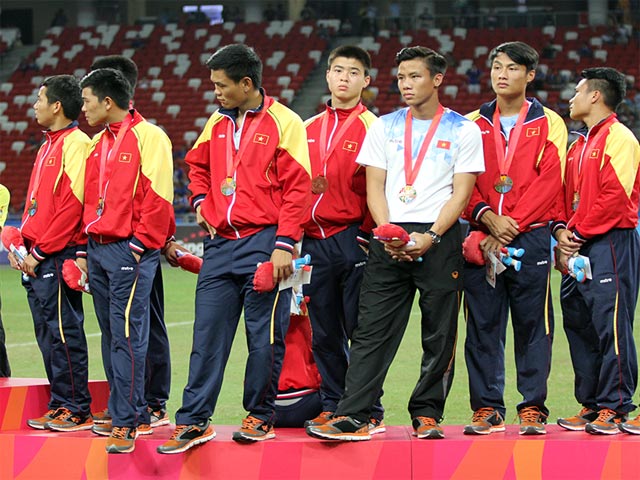 Bóng đá - Thầy trò Miura "ngẩn ngơ" nhìn Thái Lan nhận HCV