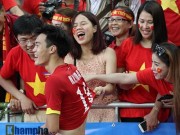 Bóng đá - Đại thắng Indonesia, U23 Việt Nam bị fan nữ &quot;lột&quot; áo