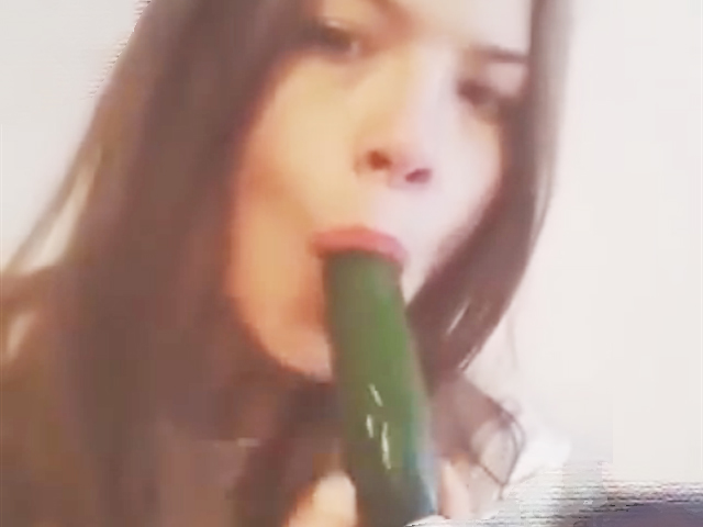 Cười 24h - Video: Dưa chuột và cái kết cực thốn