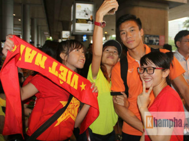 Tin HOT SEA Games 29 - "Rừng fan" chào đón U23 Việt Nam về nước