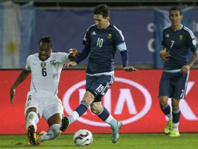 Video bàn thắng - Argentina – Uruguay: Khoan phá bê tông