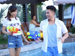 Ca nhạc - MTV - Isaac khoe bố mẹ và em gái xinh đẹp trong MV mới