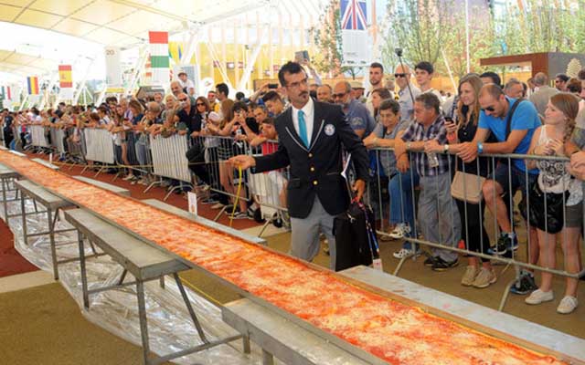 Tin tức trong ngày - Ý: Bánh pizza khổng lồ dài 1.500m cho 30.000 người ăn