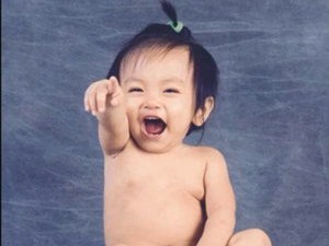 Ca nhạc - MTV - Khánh Thi khoe ảnh từ thời "cởi truồng” của Phan Hiển