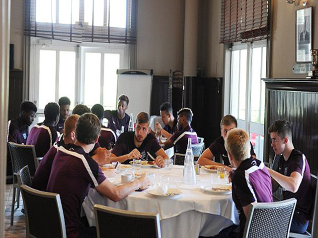 Bóng đá - Bức ảnh của U20 Tam Sư khiến nước Anh "dậy sóng"