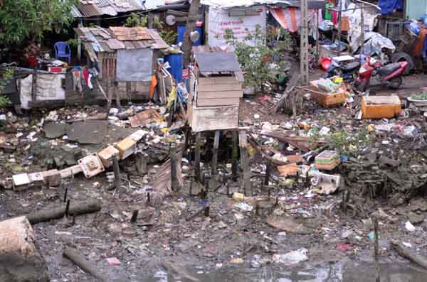 Tin tức trong ngày - Cận cảnh sự nhếch nhác của 17.000 nhà “ổ chuột” ở TP.HCM