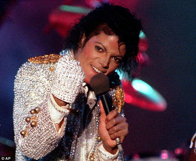 Michael Jackson vẫn kiếm 2 tỷ đô la sau 6 năm qua đời