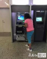 Tin tức trong ngày - TQ: Bị nuốt thẻ, cô gái dùng tay “xé xác” máy ATM