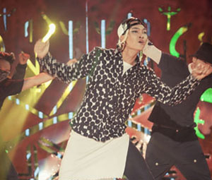 Ca nhạc - MTV - Khương Ngọc ẵm 100 triệu đồng nhờ hóa thành sao Hàn