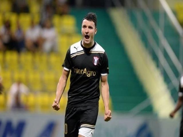 Bóng đá - "Siêu phẩm" nã đại bác không tưởng từ chấm phạt góc