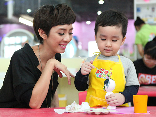 Tin tức giải trí - DV hài Thu Trang 'đóng vai ác' để dạy con