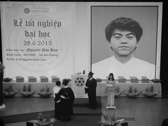 Bạn trẻ - Cuộc sống - Nam sinh đã qua đời được đặc cách trao bằng tốt nghiệp