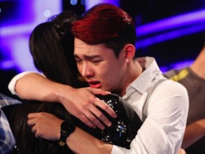 Ca nhạc - MTV - Nguyễn Duy ôm Thu Minh khóc nức nở khi bị loại Vietnam Idol