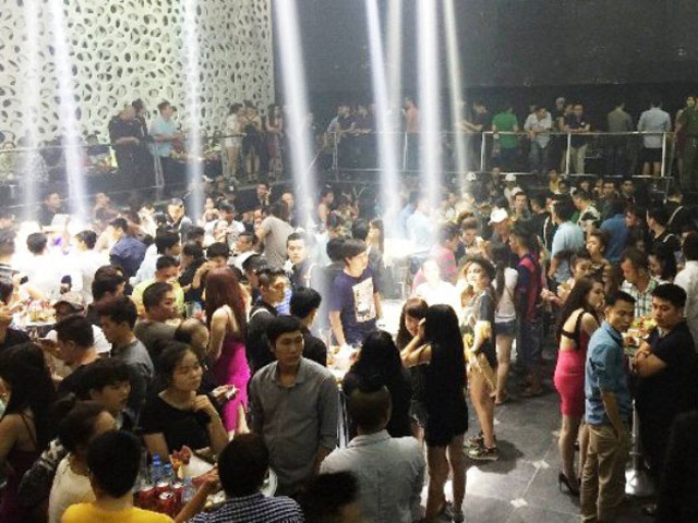 Pháp luật - Nổ 4 phát súng ngăn chặn vụ hỗn chiến tại vũ trường