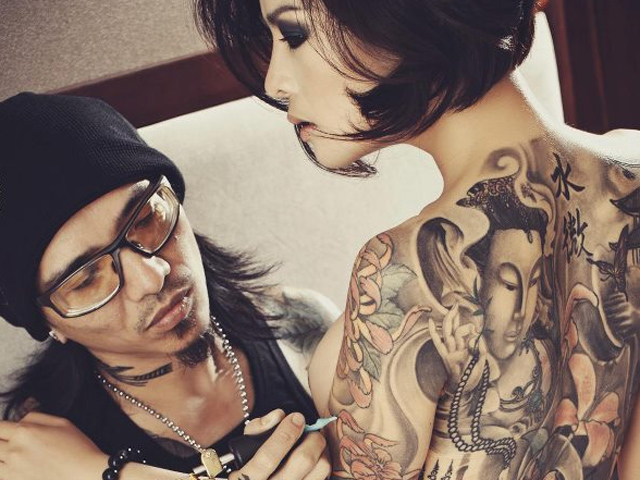 Xu hướng thời trang - Con gái xăm hình: Đàn ông Việt nghĩ gì?
