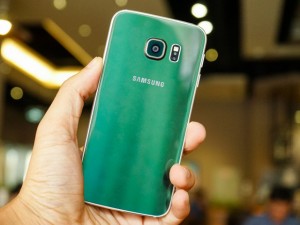 Điện thoại - Cận cảnh chiếc Galaxy S6 Edge màu &quot;độc&quot; mới ra mắt