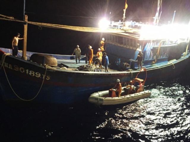 Tin tức trong ngày - Cứu 6 ngư dân tàu cá “anh hùng Chan Chu” trên biển Hoàng Sa