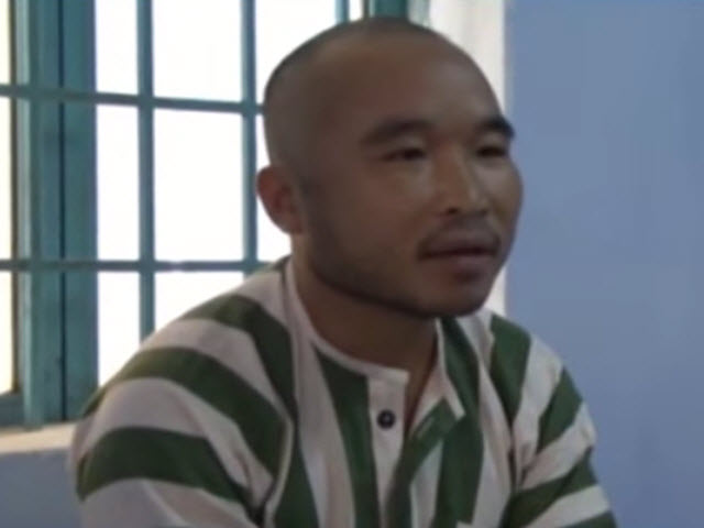 Video An ninh - &quot;Ma men” rút dao đâm Công an, về nhà chốt cửa cố thủ