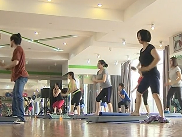 Thể thao - Môn thể thao lạ cho phái nữ đùi đẹp, cơ bụng chắc