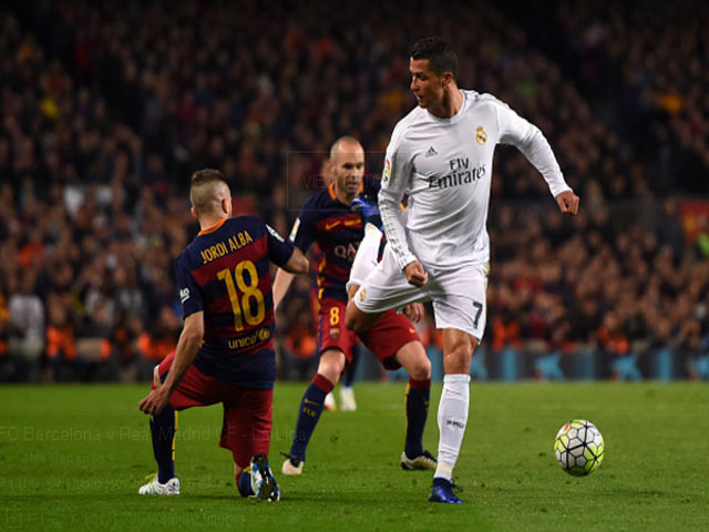 Bóng đá - "Bay" cùng Ronaldo: Bế tắc, xà ngang &amp; bàn thắng