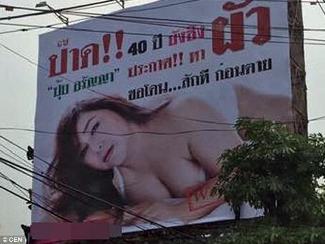 Thế giới - "Gái 45" Thái Lan dựng biển quảng cáo khêu gợi tìm chồng