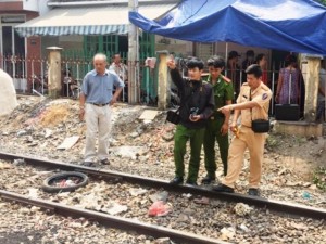 Tin tức trong ngày - Chui rào mua thuốc lá, người đàn ông bị tàu tông chết