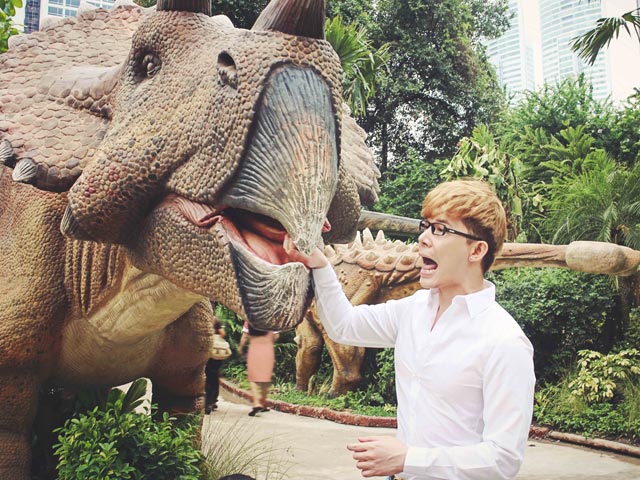 Ca nhạc - MTV - Nathan Lee ăn mừng MV triệu view tại công viên khủng long