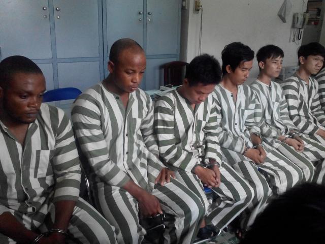 Pháp luật - Bắt băng nhóm lừa đảo hàng chục tỷ đồng qua facebook