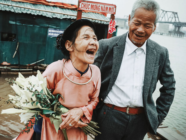 Bạn trẻ - Cuộc sống - Vợ chồng già nhặt rác: "Kẻ lang thang gặp người lếch thếch"