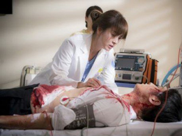 Hậu trường phim - "Hậu duệ mặt trời" bị cảnh cáo vì văng tục trên màn ảnh