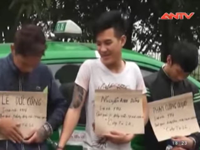Video An ninh - 3 tên cướp taxi cười đùa kể lại hành vi phạm tội