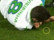 Bóng đá - Kroos khiến đối thủ &quot;rơi&quot; răng, Bale đòi 11m