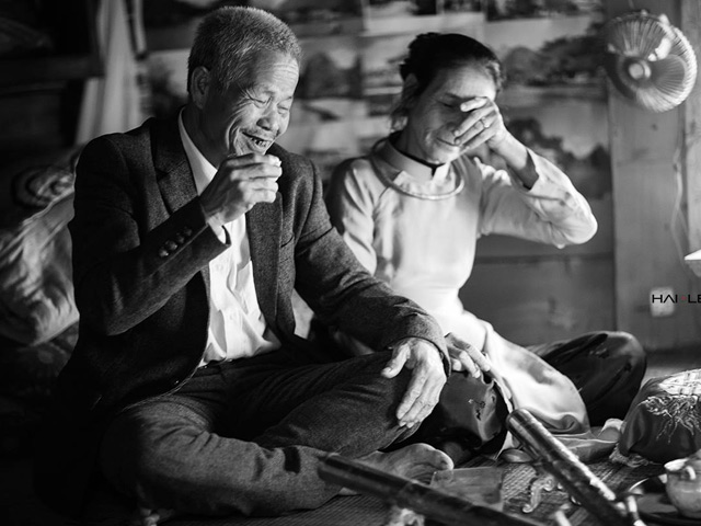 Bạn trẻ - Cuộc sống - Vợ chồng già nhặt rác: "Có chết cũng bám lấy nhau"