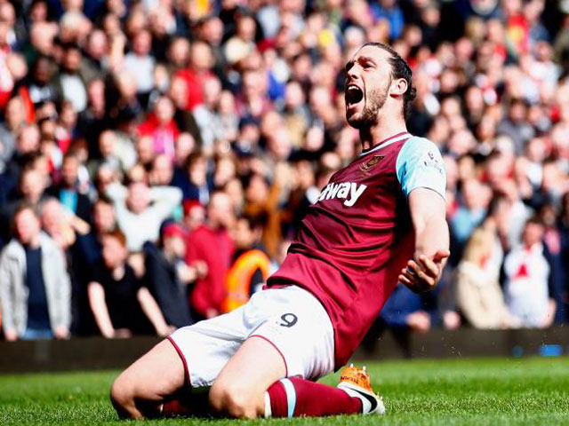 Bóng đá - Arsenal lại “ôm hận” vì một cú hat-trick thần tốc