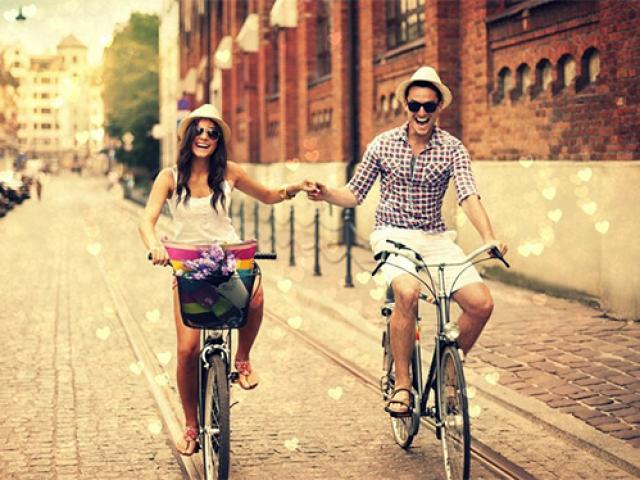 Bạn trẻ - Cuộc sống - Thơ tình: Bàn tay anh vẫn nắm