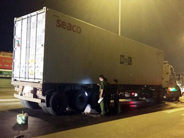 Tin tức trong ngày - Né chốt CA, 2 thanh niên tử vong dưới bánh container