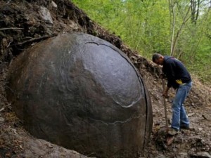 Thế giới - Phát hiện khối cầu đá khổng lồ bí ẩn trong rừng ở Bosnia