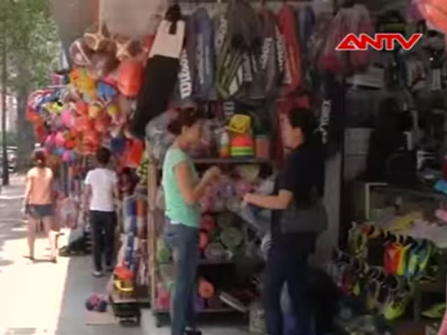 Video An ninh - Người tiêu dùng quay lưng với thảm tập Yoga Trung Quốc