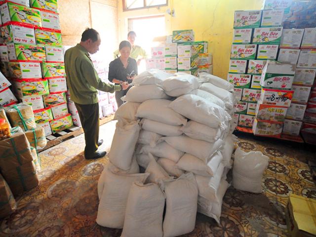 Thị trường - Tiêu dùng - Hà Nội: Thu giữ gần 1 tấn bột chiên giòn không rõ nguồn gốc