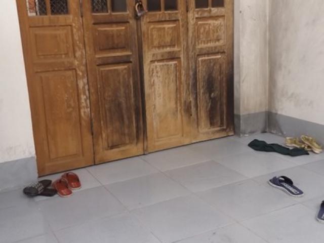 Pháp luật - Nửa đêm lẻn vào nhà người yêu cũ tự thiêu