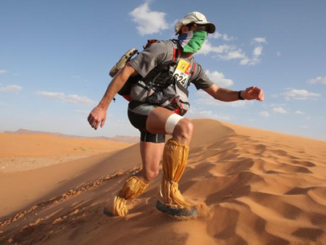 Thể thao - Cuộc đua khắc nghiệt nhất thế giới: Xuyên đêm giữa sa mạc