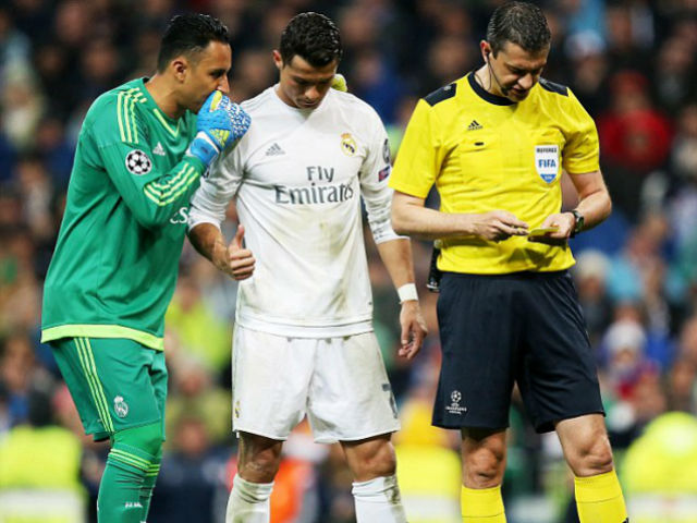 Bóng đá - "Cao nhân" chỉ Ronaldo sút phạt cháy lưới Wolfsburg