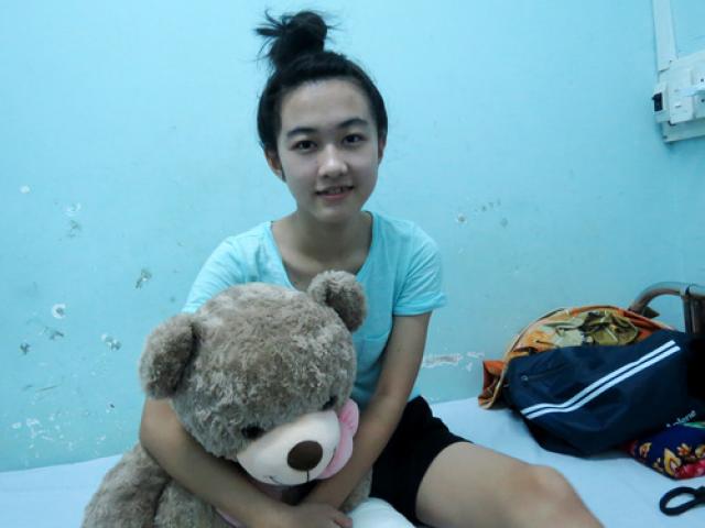 Tin tức trong ngày - Sở Y tế Đắk Lắk chuyển 45 triệu đồng cho nữ sinh bị cưa chân