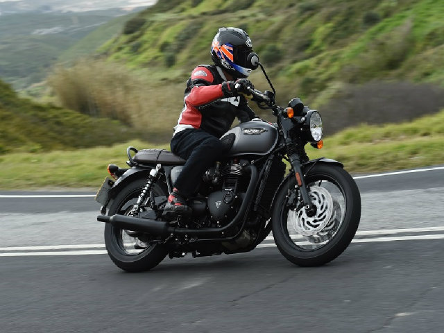 Ô tô - Xe máy - Triumph Bonneville T120: Mạnh mẽ và êm ái