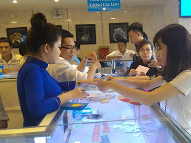 Tài chính - Bất động sản - Người mua vàng bị "móc túi"
