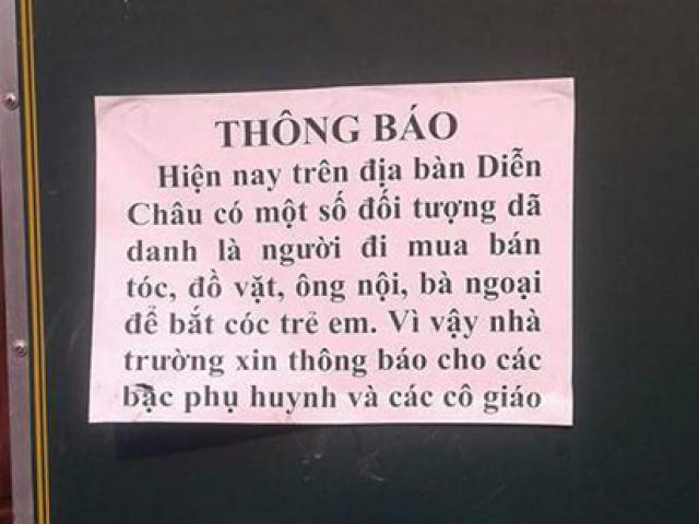 Tin tức trong ngày - Nhà trường dán thông báo đề phòng học sinh bị bắt cóc