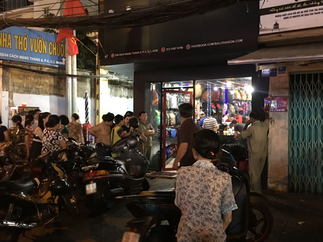 Pháp luật - Vờ mua đồ, "kiều nữ" chém nhân viên thu ngân, cướp tiền