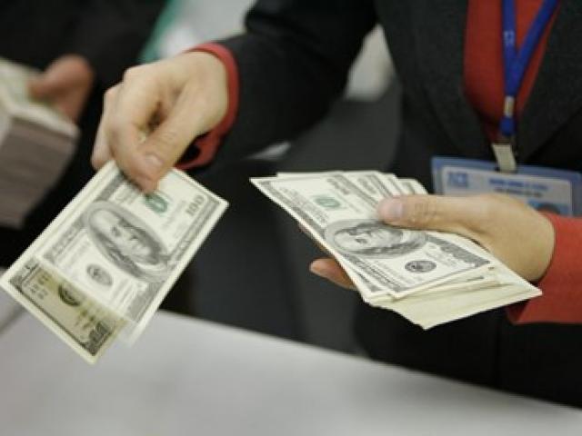 Tài chính - Bất động sản - Siết tín dụng ngoại tệ: Gửi, vay đều tìm cửa lách